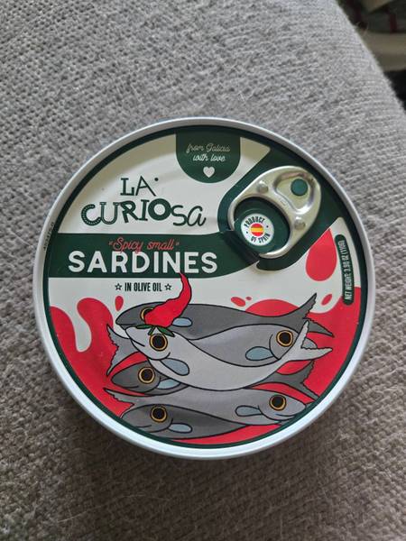 La Curiosa — Spicy small sardines in olive oil